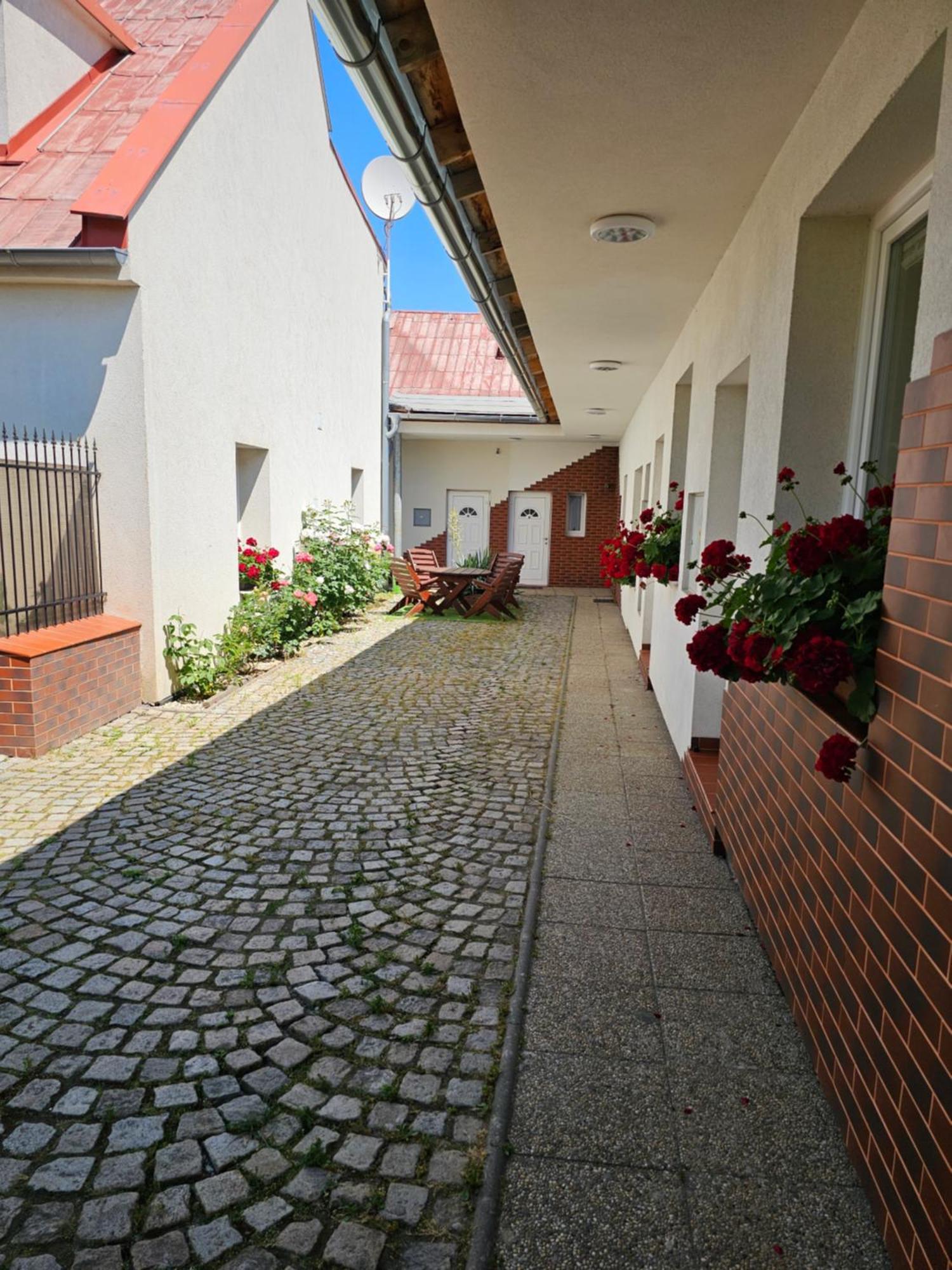 Olomouc New3 Apartamento Exterior foto